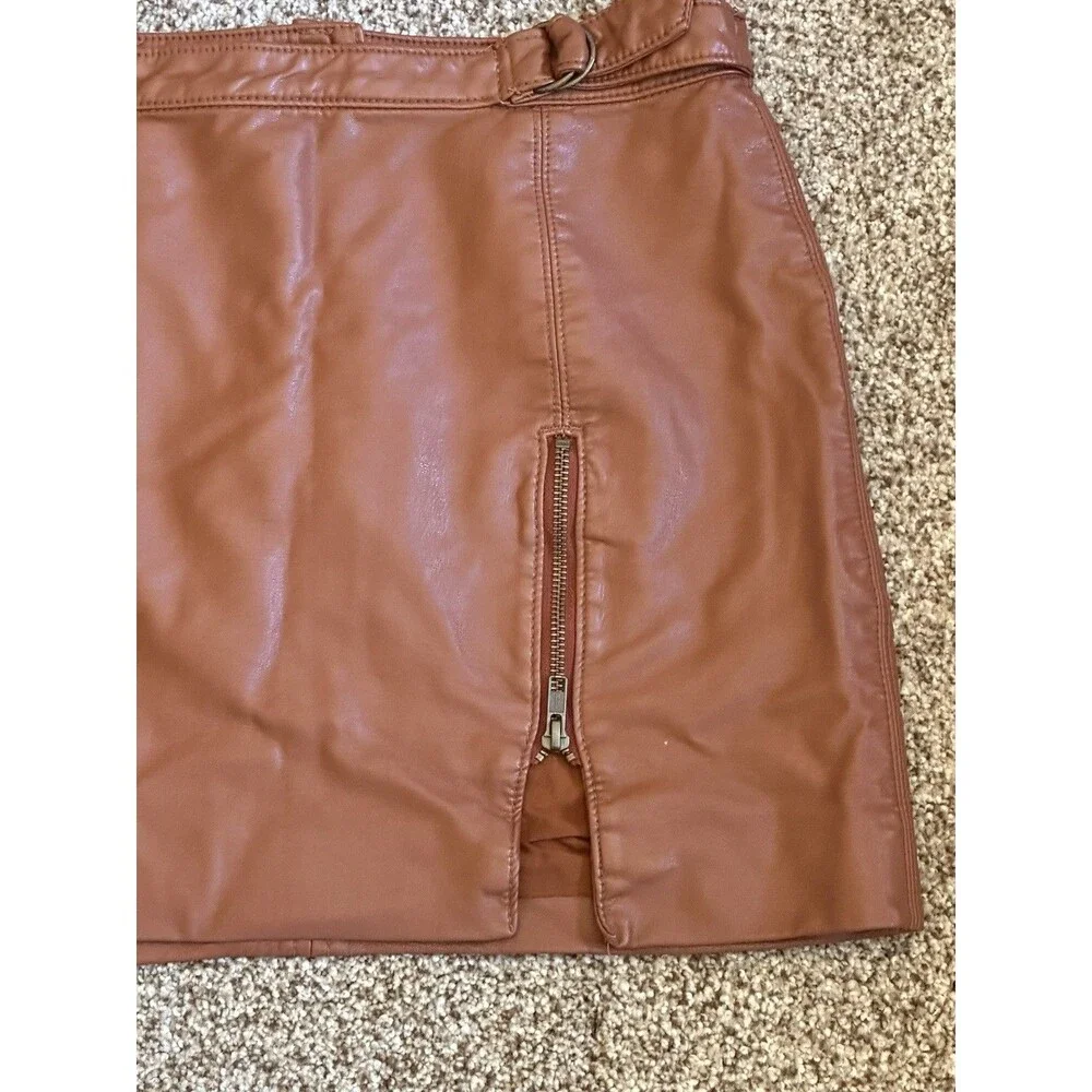 Free People faux leather mini skirt brown Sz. 8 front zipper slit buckle details
